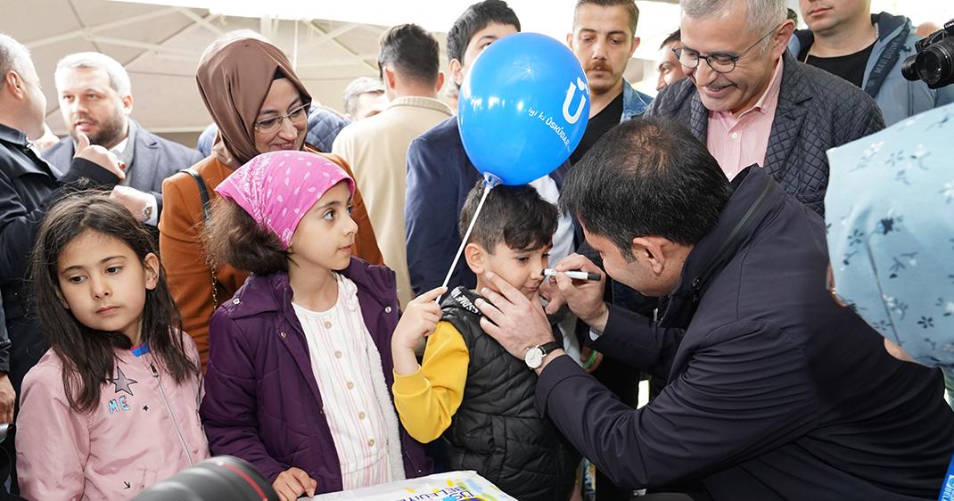 23 NİSAN’DA BİNLERCE ÇOCUK VALİDEBAĞ KORUSU’NDA DOYASIYA EĞLENDİ