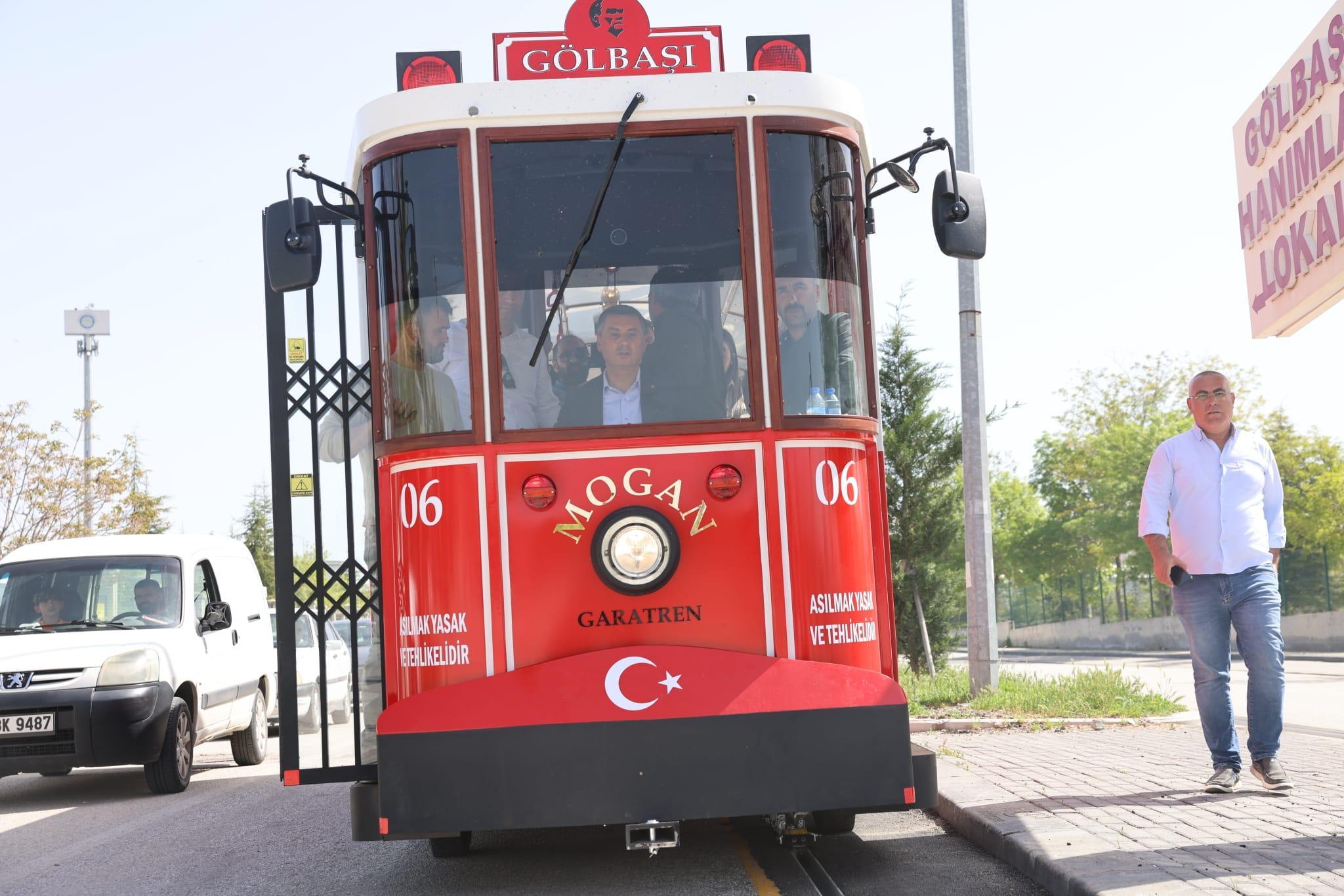 NOSTALJİK TRAMVAY RAYLAR ÜZERİNE İNDİRİLDİ