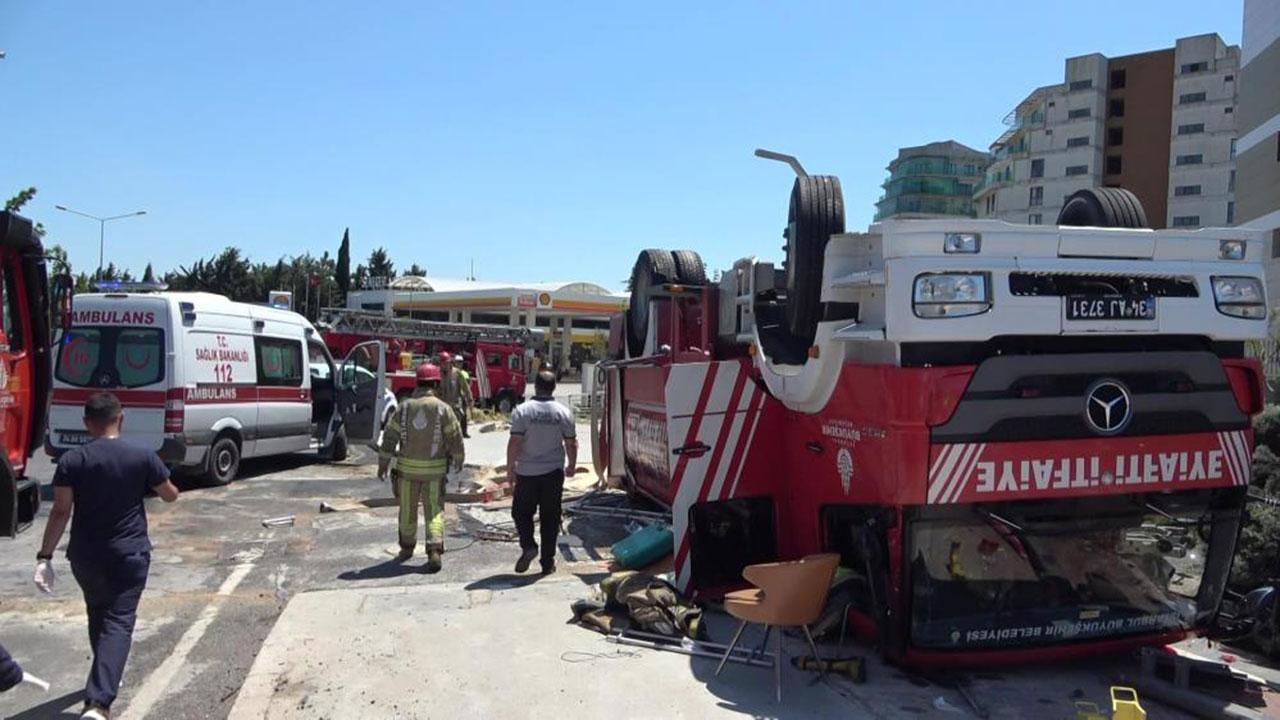 PENDİK'TE İTFAİYE ARACI KAZA YAPTI