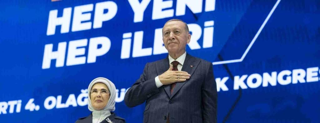 Erdoğan: Gençlerimizin siyasetten uzaklaşmasına mani olacağız