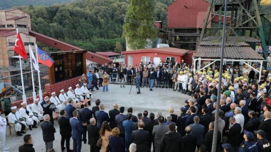 AMASRA’DAKİ MADEN FACİASININ 1’İNCİ YIL DÖNÜMÜNDE MADEN ŞEHİTLERİ ANILDI