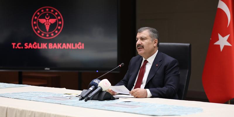 Sağlık Bakanı Koca: Türkiye, vatandaşı olmayan tek hekimi bile çalıştırmıyoruz