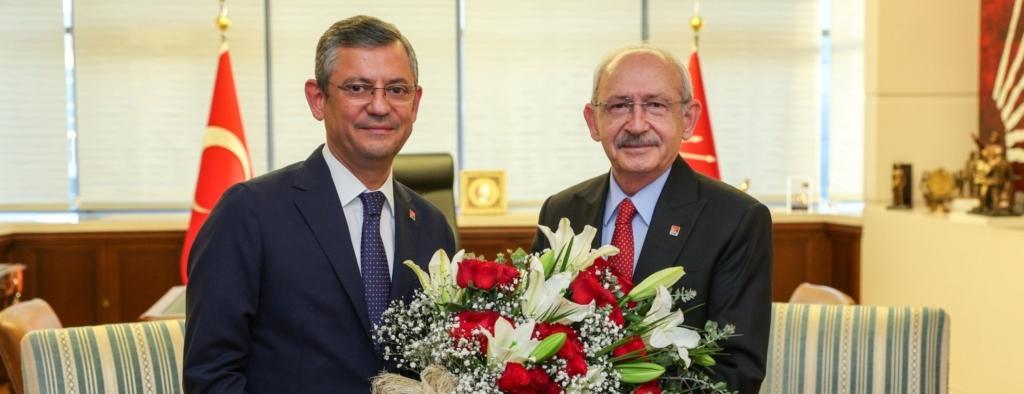 CHP’DE DEVİR TESLİM; ÖZGÜR ÖZEL KOLTUĞU DEVRALDI