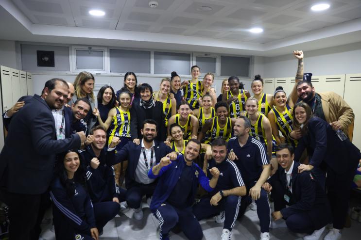 BASKETBOLDA DERBİNİN GALİBİ FENERBAHÇE