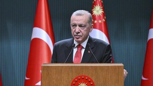 ERDOĞAN: CHP’DE HERKES BİR KÖŞE KAPMA PEŞİNDE