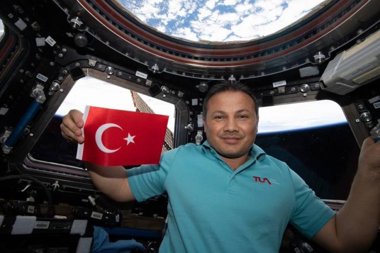 İlk Türk astronot Alperen Gezeravcı dünyaya geri dönüyor