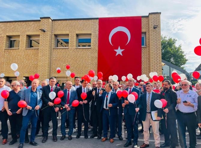 TÜRKİYE’NİN DÜSSELDORF BAŞKONSOLOSLUĞU’NDA 15 TEMMUZ ANMA ETKİNLİĞİ DÜZENLENDİ