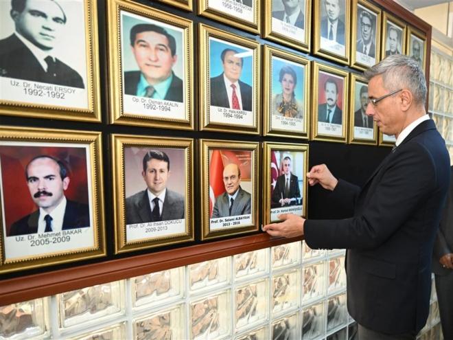 Sağlık Bakanı Memişoğlu, İstanbul İl Sağlık Müdürlüğündeki Kendi Devir Teslim Törenine Katıldı