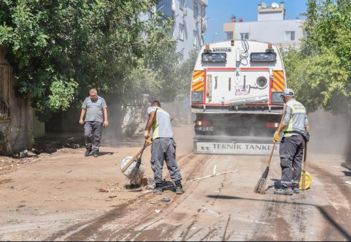 Antalya’da 2 Çöp Ev’den, 12 Kamyon Çöp Çıktı