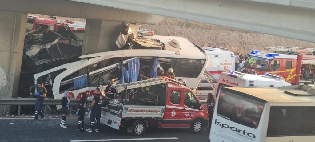 Ankara’da yolcu otobüsü köprüye çarptı; 10 ölü